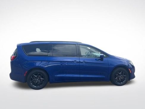 Used 2020 Chrysler Pacifica Touring-L FWD image 6