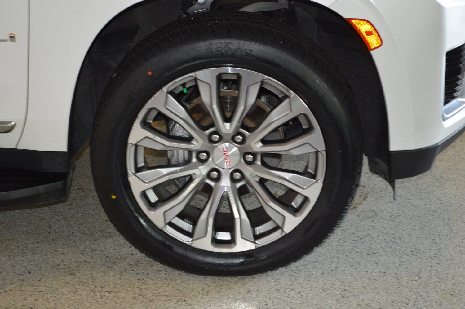 Used 2023 GMC Yukon XL Denali w/ LPO, Floor Liner Package AWD/4WD image 9