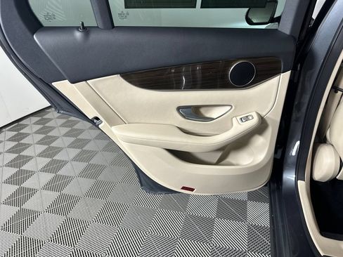Used 2021 Mercedes-Benz GLC 300 image 24