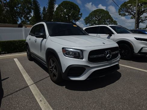 Used 2021 Mercedes-Benz GLB 250 image 2