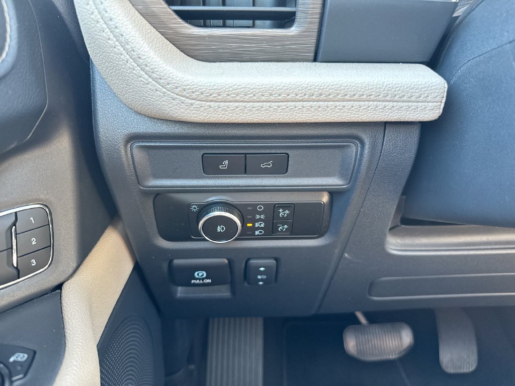 Used 2024 Ford Expedition Limited AWD/4WD image 18
