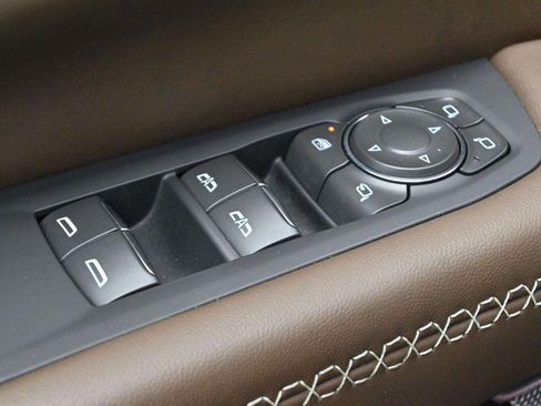 Used 2025 GMC Yukon Denali Ultimate AWD/4WD image 15