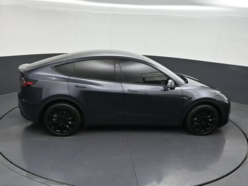 Used 2024 Tesla Model Y Long Range AWD/4WD image 23