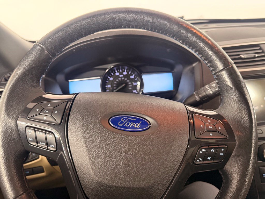 Used 2017 Ford Explorer XLT w/ Equipment Group 202A AWD/4WD image 32