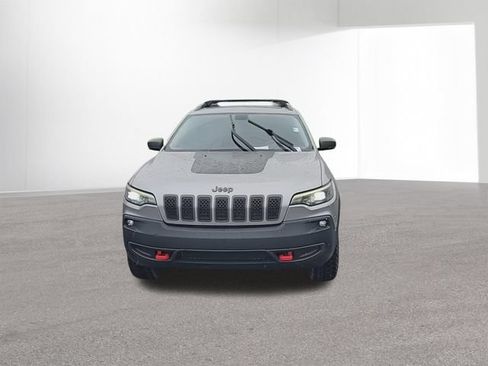 Used 2019 Jeep Cherokee Trailhawk w/ Comfort/Convenience Group AWD/4WD image 3