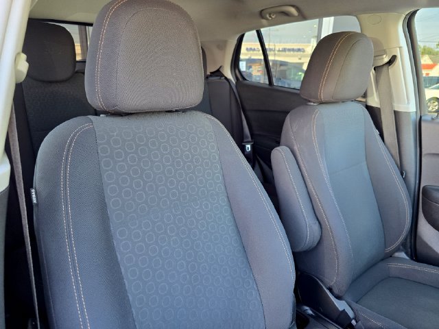 Used 2020 Chevrolet Trax LS FWD image 37