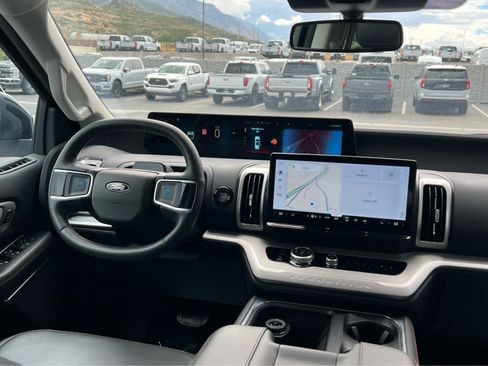 Used 2025 Ford Expedition Active AWD/4WD image 24
