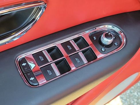 Used 2022 Bentley Bentayga image 20