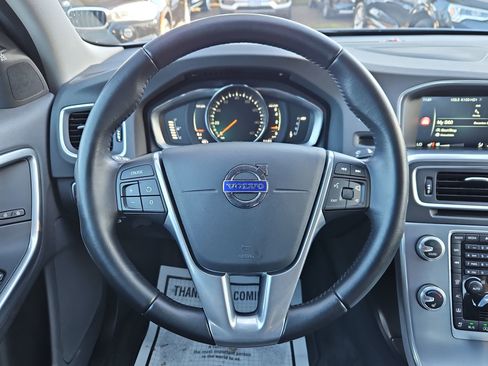 Used 2017 Volvo S60 T5 Inscription image 14