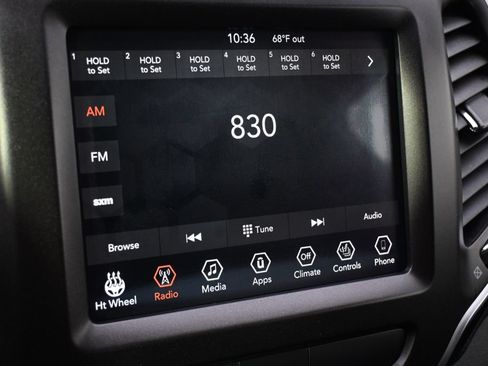 Used 2019 Jeep Cherokee Trailhawk AWD/4WD image 29