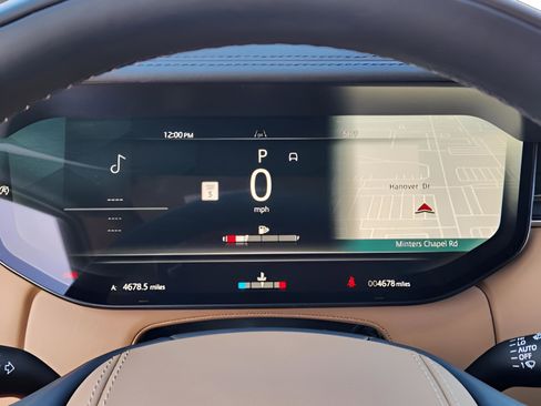 Certified 2025 Land Rover Range Rover SE image 12