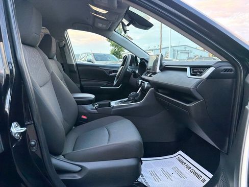 Used 2025 Toyota RAV4 XLE AWD/4WD image 12