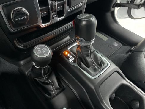 Used 2023 Jeep Wrangler Unlimited Sahara AWD/4WD image 23