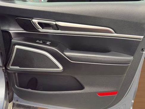 Used 2023 Kia Telluride LX image 29