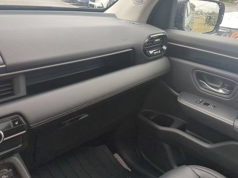 Used 2024 Honda Pilot Touring image 16