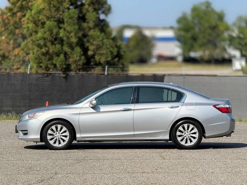 Used 2015 Honda Accord Touring image 8