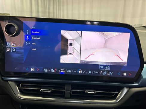 Used 2024 Chevrolet Equinox EV LT image 18