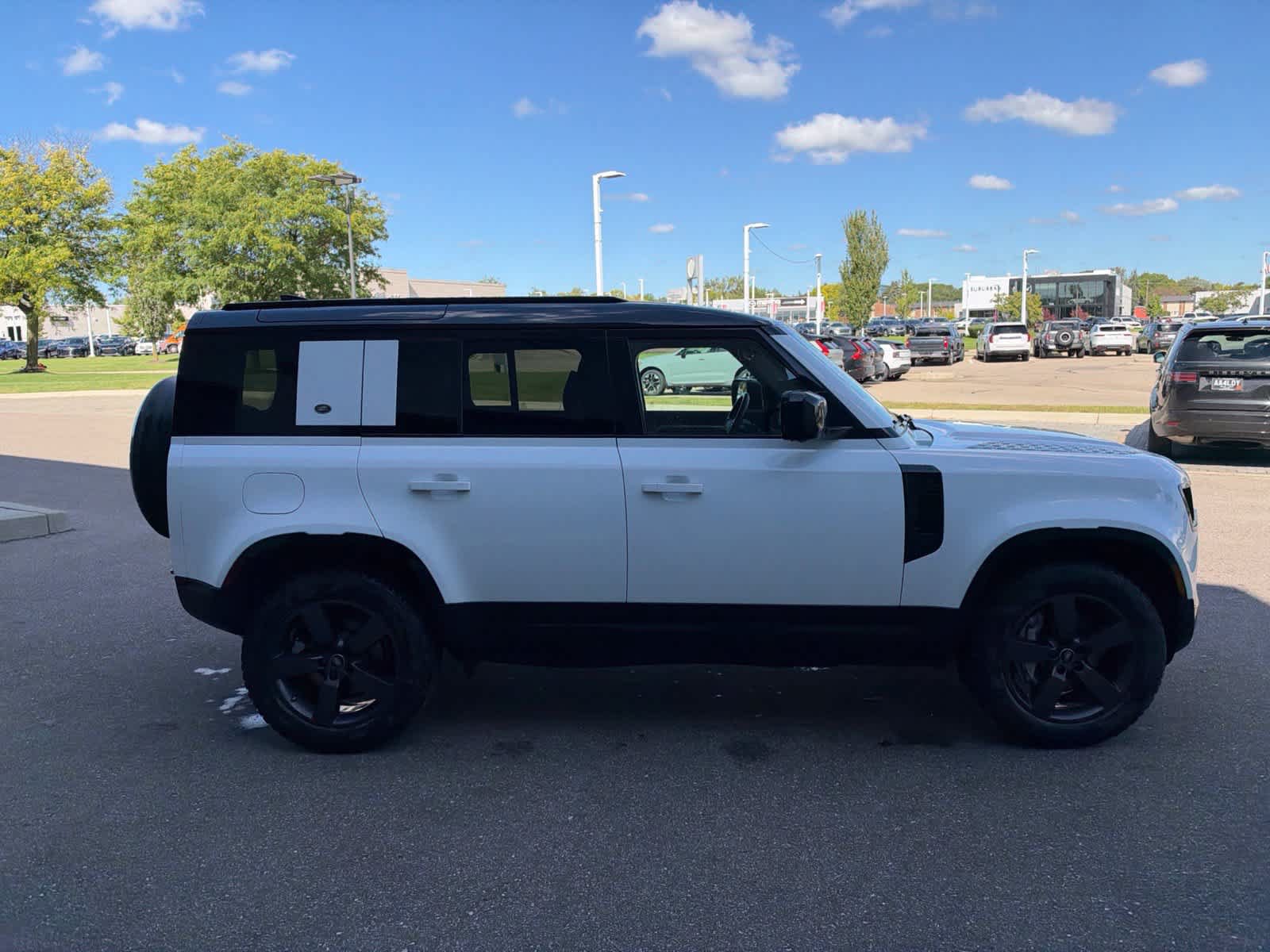 Used 2024 Land Rover Defender 110 X-Dynamic SE AWD/4WD image 6
