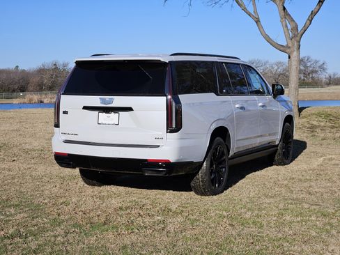 New 2026 Cadillac Escalade ESV Sport w/ LPO, ONYX Package image 3