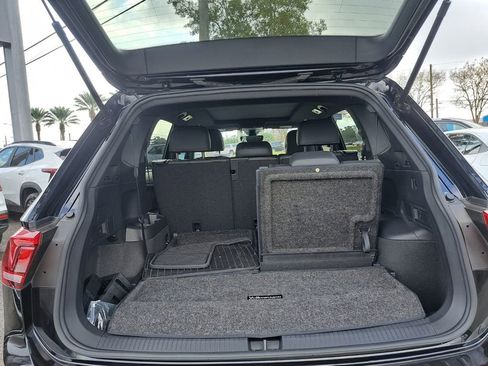 Used 2023 Volkswagen Tiguan SE R-Line image 25