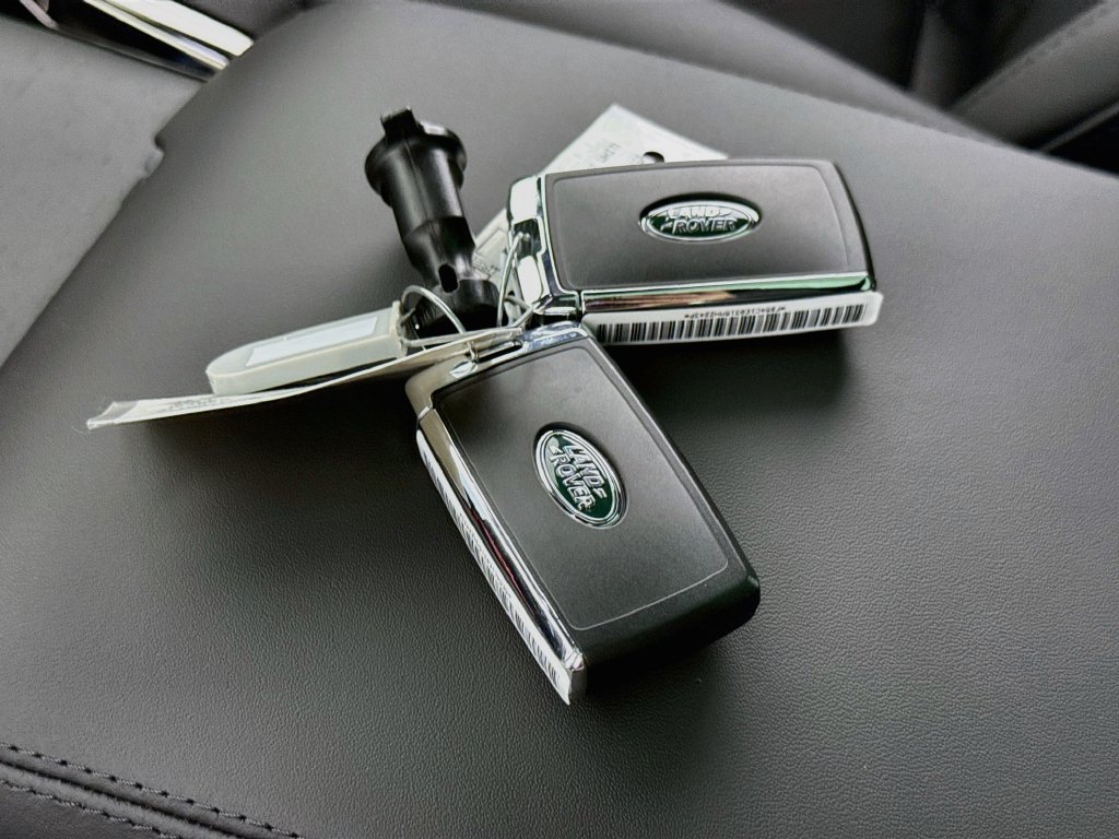 Used 2026 Land Rover Range Rover Sport SE AWD/4WD image 17