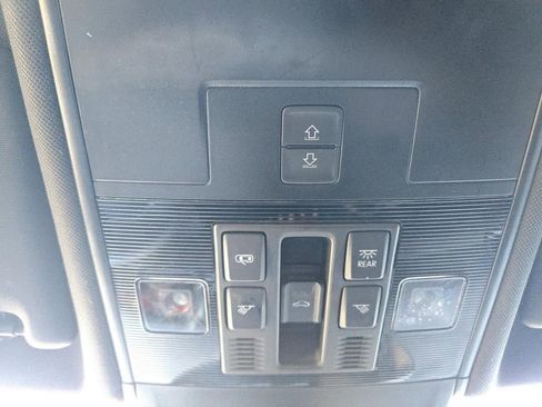 Used 2022 Volkswagen Tiguan SE R-Line image 34