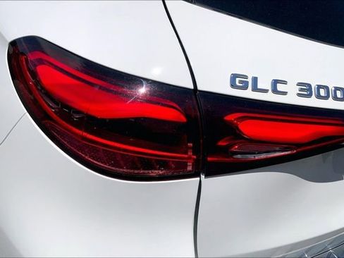 Used 2023 Mercedes-Benz GLC 300 4MATIC image 25