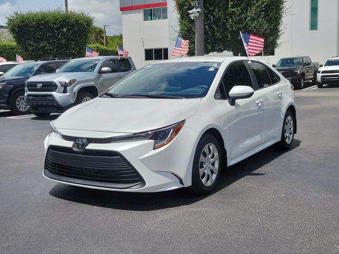 Used 2026 Toyota Corolla LE FWD image 5