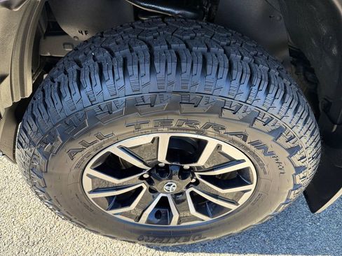 Used 2022 Toyota Tacoma TRD Sport w/ Technology Package image 10