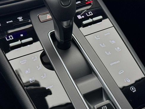 New 2026 Porsche Macan AWD/4WD image 21