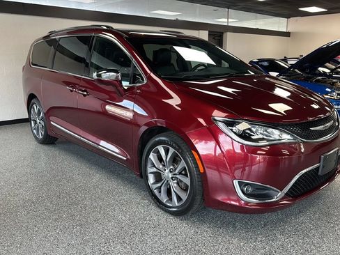 Used 2019 Chrysler Pacifica Limited FWD image 7