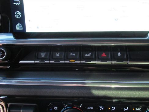 Used 2024 Chevrolet Silverado 2500 High Country w/ Technology Package image 25