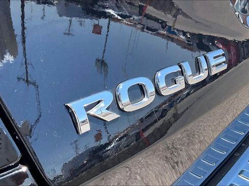 Used 2014 Nissan Rogue SV w/ SV Moonroof Package FWD image 31