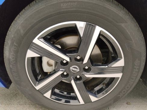 Used 2025 Nissan Sentra SV FWD image 31