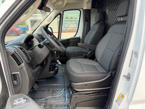 Used 2025 RAM ProMaster 2500 w/ U-Haul Equipment Group FWD image 11