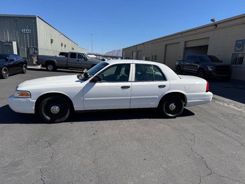 Used 2003 Ford Crown Victoria Police Interceptor image 4