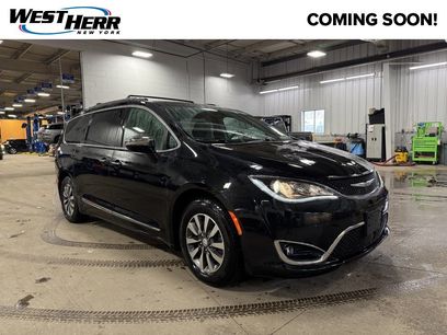 Used 2020 Chrysler Pacifica Limited w/ Advanced Safetytec Group