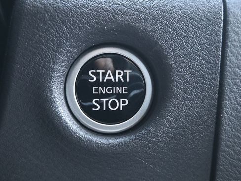 Used 2025 Nissan Frontier PRO-4X image 24