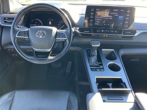 Used 2021 Toyota Sienna XSE image 9