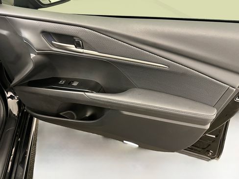 Used 2025 Toyota Camry XSE image 33