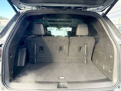 Used 2023 Chevrolet Traverse RS image 28