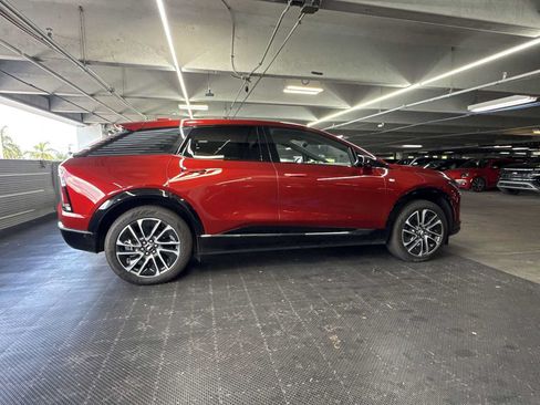 Used 2025 Cadillac Optiq Sport 1 AWD/4WD image 9