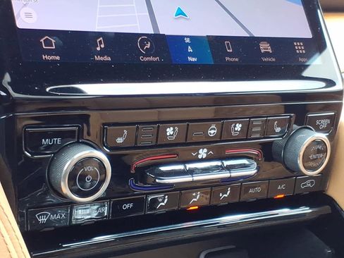 Used 2022 Jeep Grand Cherokee Summit image 10