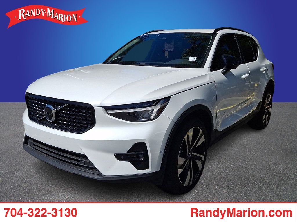 Used 2024 Volvo XC40 B5 Plus w/ Climate Package AWD/4WD image 1