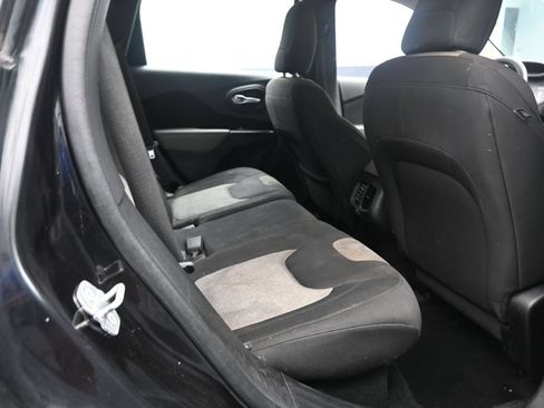 Used 2014 Jeep Cherokee Sport FWD image 23