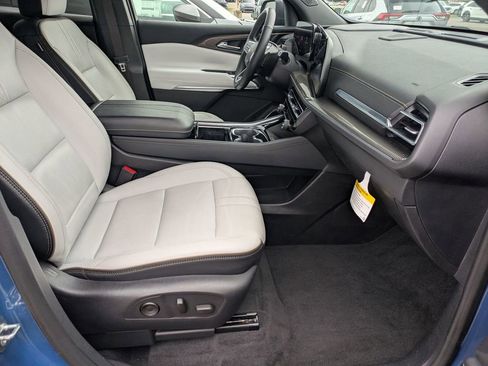 Used 2024 Chevrolet Traverse RS FWD image 26