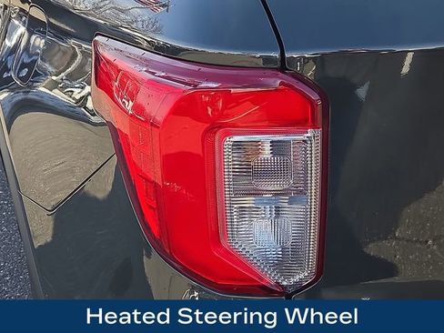 Used 2022 Ford Explorer XLT w/ Equipment Group 202A image 14