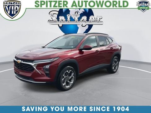 Used 2025 Chevrolet Trax LT w/ LT Convenience Package image 4