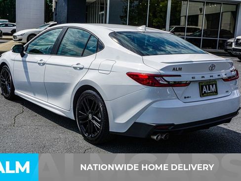 Used 2025 Toyota Camry SE image 5