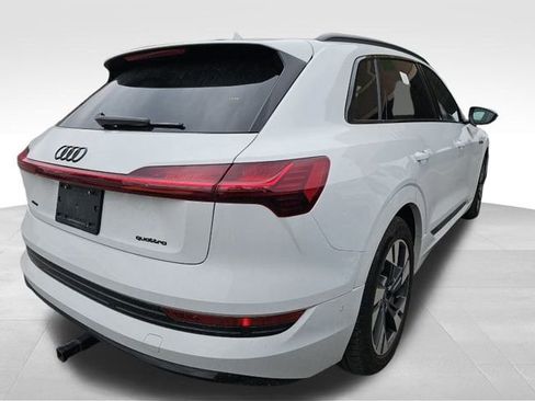 Used 2023 Audi e-tron Premium image 3